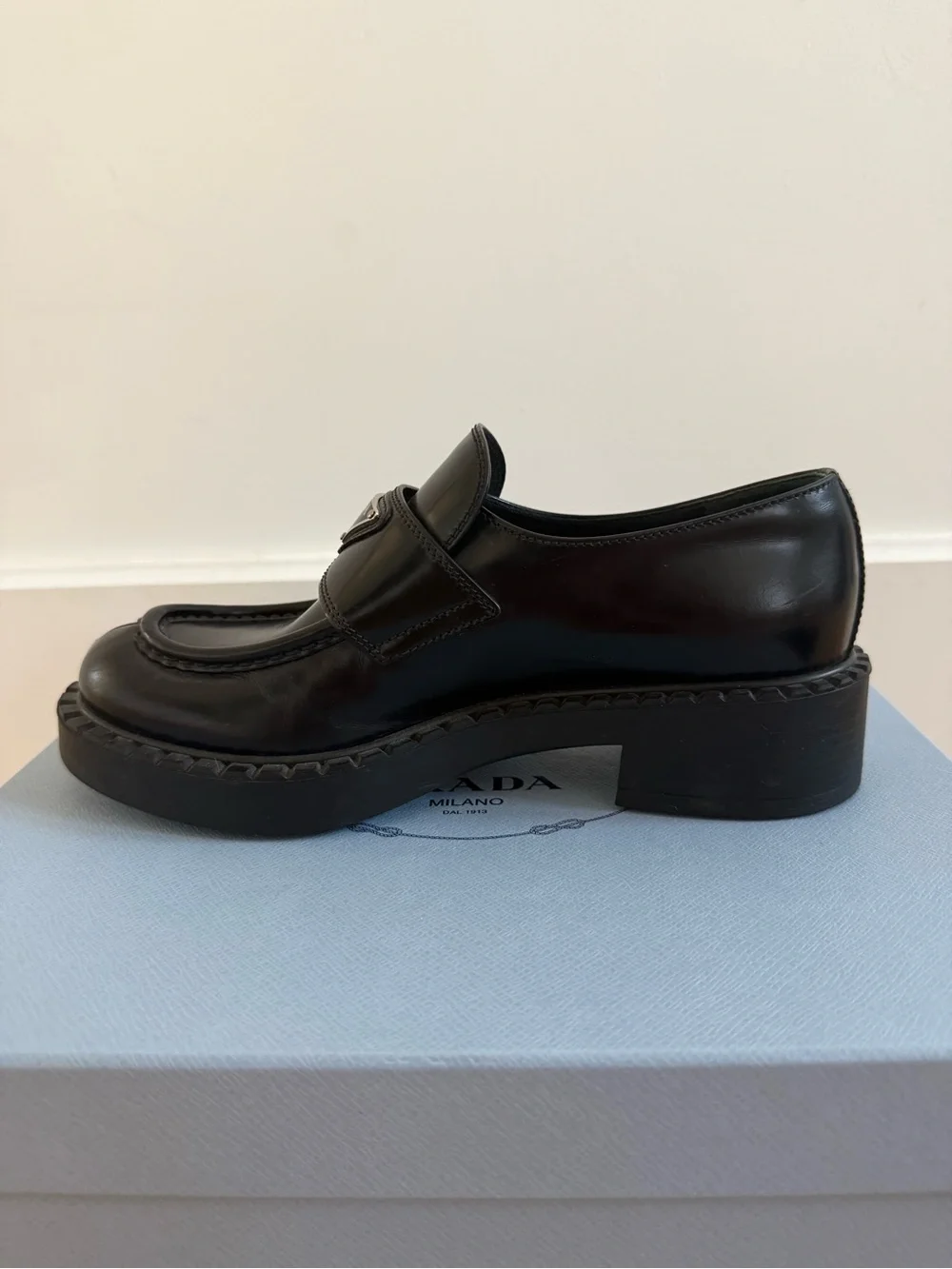 Prada Womens black Brushed Leather Loafers Shoe Size 8 US 38 EU - Picture 4 of 11
